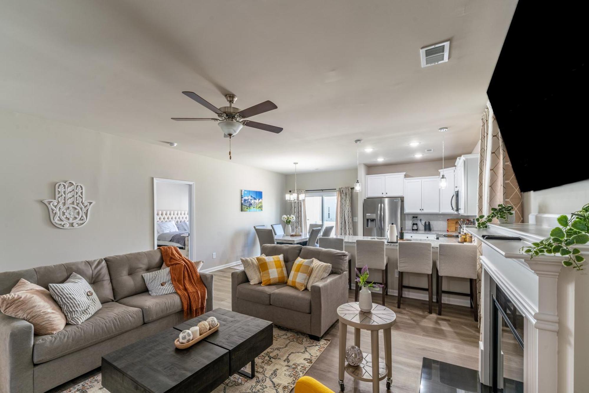 Charming Retreat- Cozy & Stylish Home