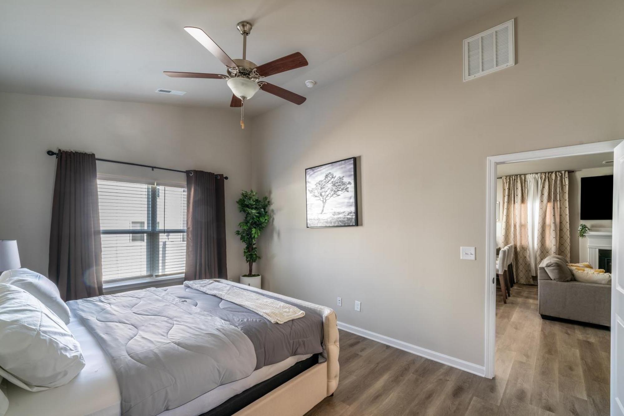 Charming Retreat- Cozy & Stylish Home