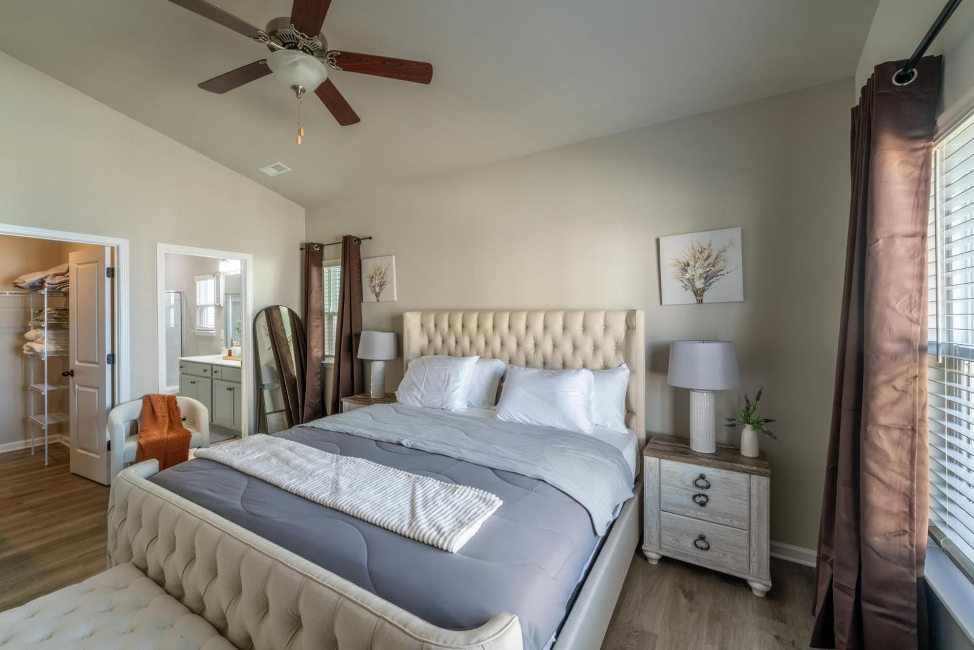 Charming Retreat- Cozy & Stylish Home Holiday home